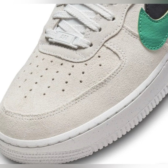 Women's Nike Air Force 1 Hi SE Summit White Neptune Green DO 9460-100 Size 8.5 - Picture 7 of 9